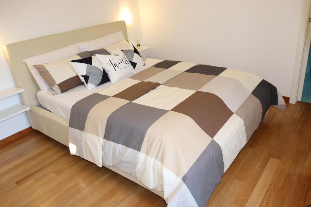 Appartement Dans Un Terrain De Golf, 5 Min De La Mer En Voiture, Parking Gratuit 코골레토 외부 사진