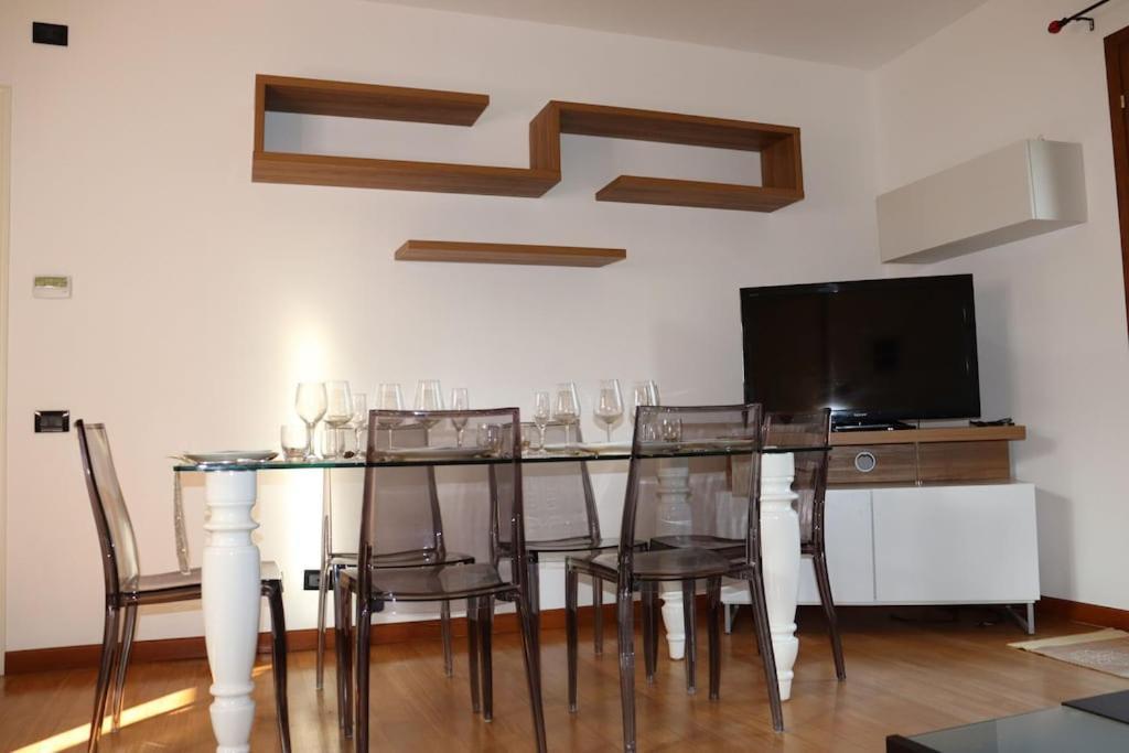 Appartement Dans Un Terrain De Golf, 5 Min De La Mer En Voiture, Parking Gratuit 코골레토 외부 사진